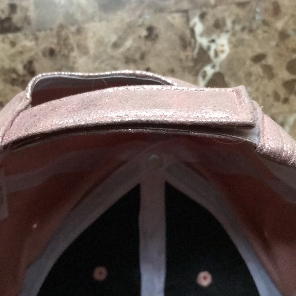 💎 Soothers Cap Pink Metallic Iridescence - Picture 3 of 4